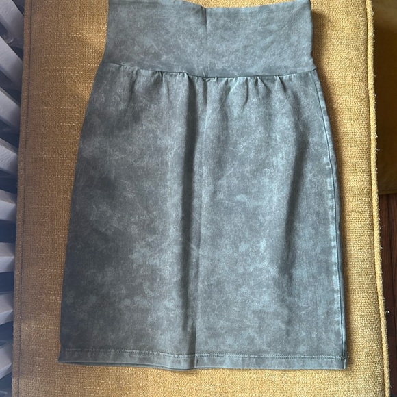 Aritzia Dresses & Skirts - Aritzia vintage Y2K army green mini skirt XXS